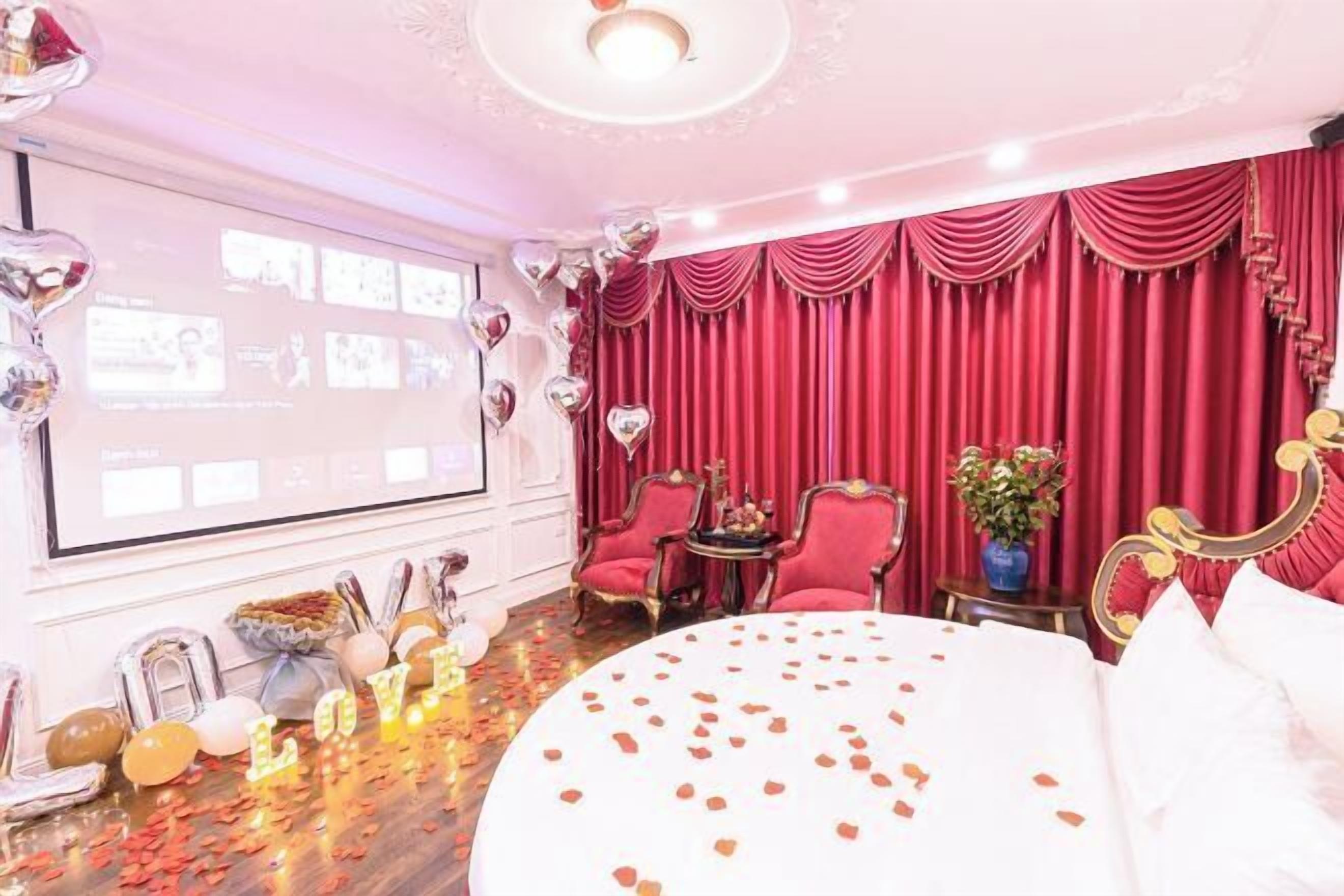 Premium bedding, pillow-top beds, minibar, desk