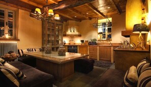 Televisio, takka, DVD-soitin, stereot