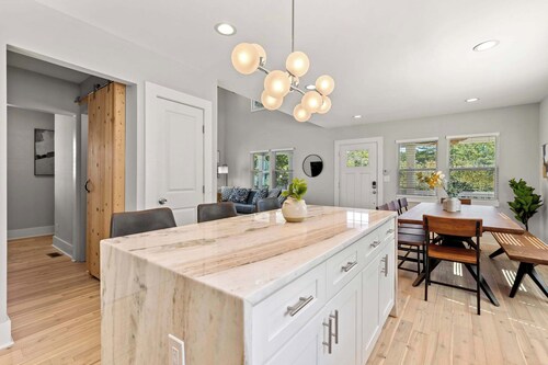 Twin Homes - 8 Bedroom Retreat In Central ATL