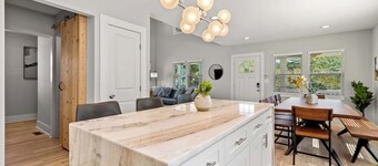 Twin Homes - 8 Bedroom Retreat In Central ATL