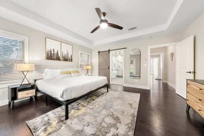 8 bedrooms, desk, iron/ironing board, WiFi - Twin Homes - 8 Bedroom Retreat In Central ATL (Atlanta)