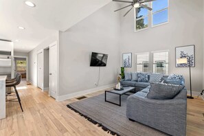 TV, fireplace, video games, offices - Twin Homes - 8 Bedroom Retreat In Central ATL (Atlanta)