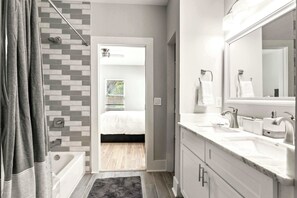 Bathtub, hair dryer, towels - Twin Homes - 8 Bedroom Retreat In Central ATL (Atlanta)