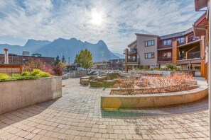 Property grounds - Best Views of Canmore - 2Bed 2Bath (Canmore)