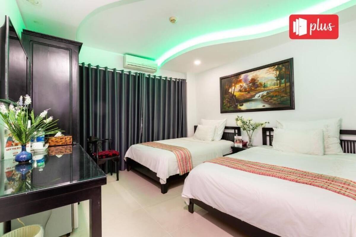 Phòng 2 giường đơn Deluxe | Bộ đồ giường kháng dị ứng, minibar, bàn 