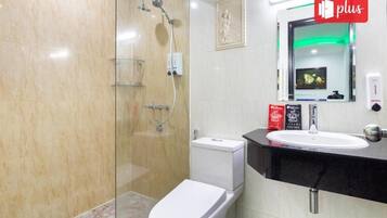 Superior Double Room | Bathroom | Shower, rainfall showerhead, hair dryer, slippers
