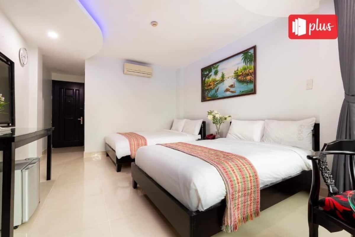 Phòng 3 | Bộ đồ giường kháng dị ứng, minibar, bàn 