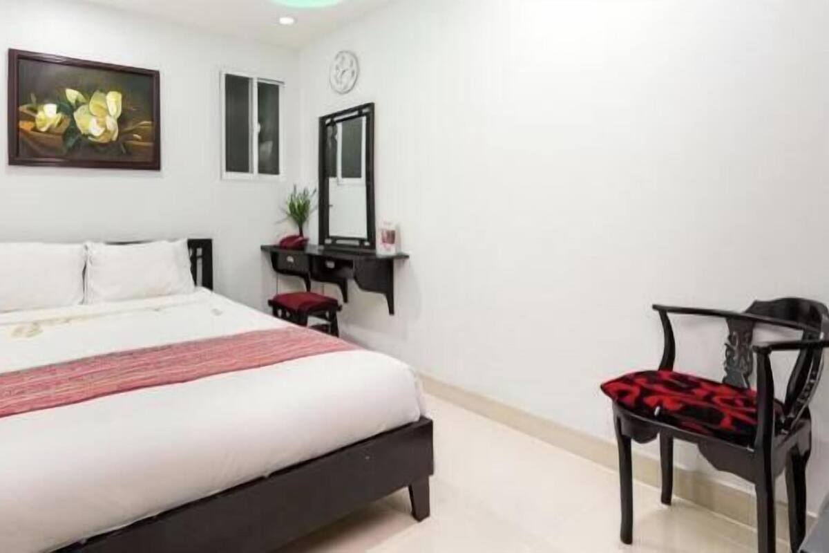 Bộ đồ giường kháng dị ứng, minibar, bàn 