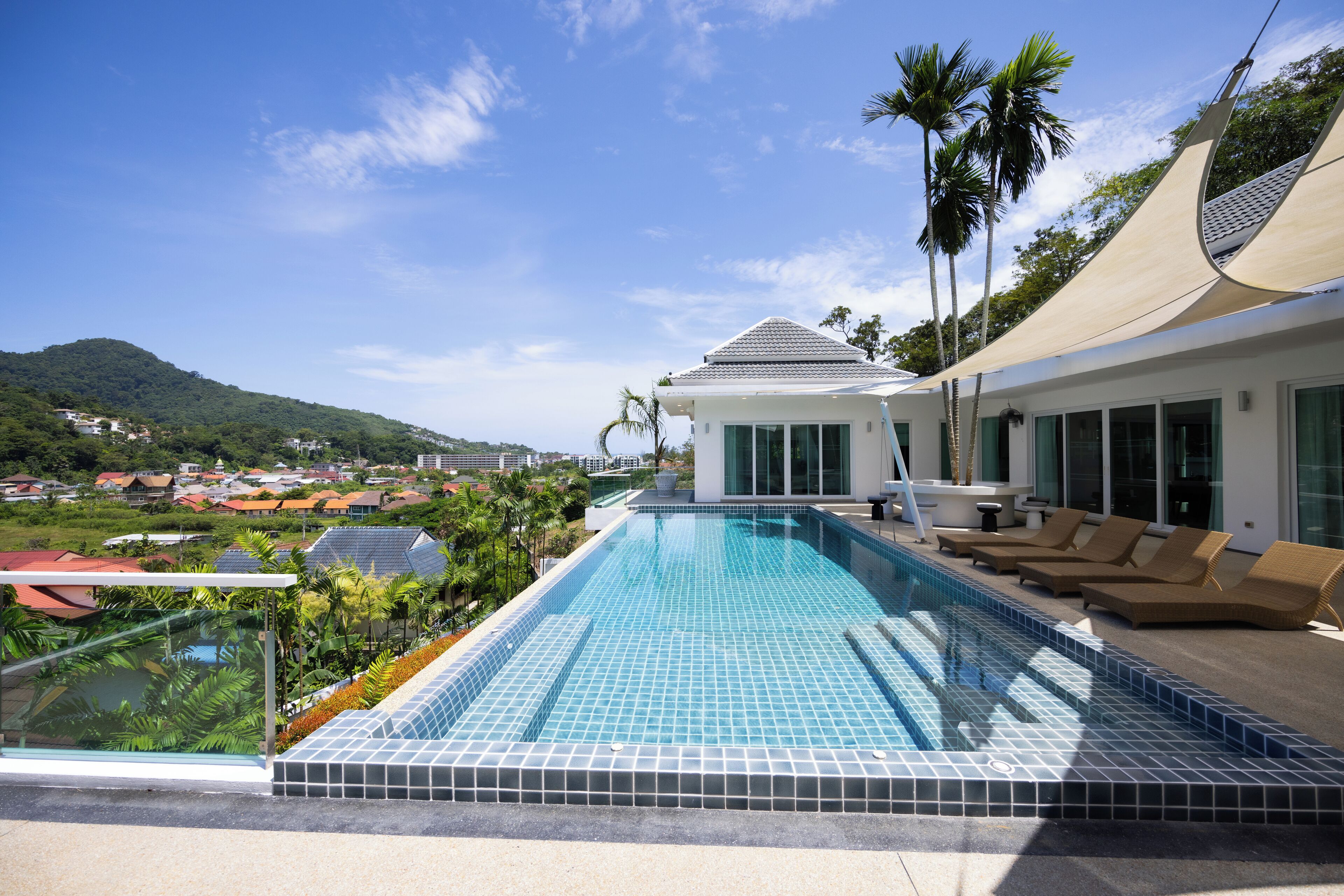 حمّام سباحة خارجي