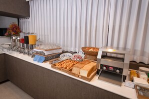 Daily buffet breakfast for a fee - Sollago Myeongdong Hotel & Residence (Seoul)
