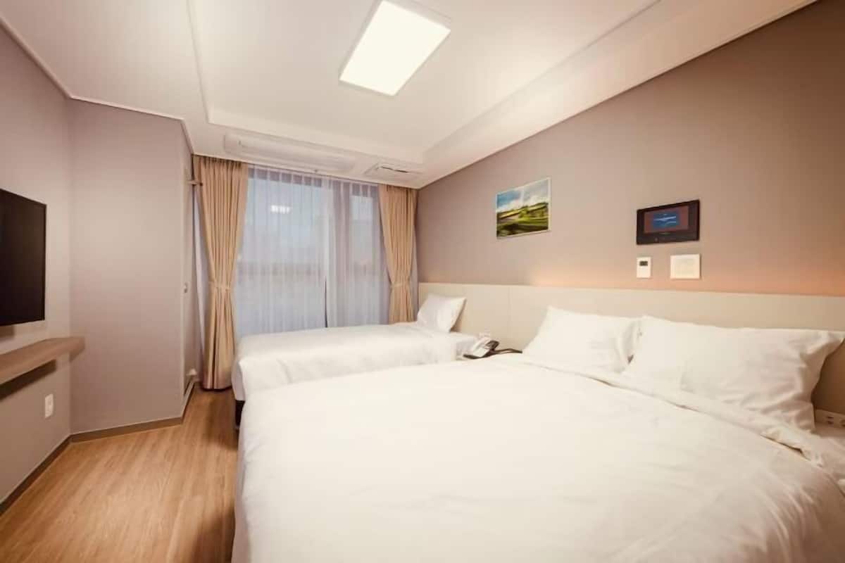 2 Schlafzimmer, Daunenbettdecken, Zimmersafe, Verdunkelungsvorhänge