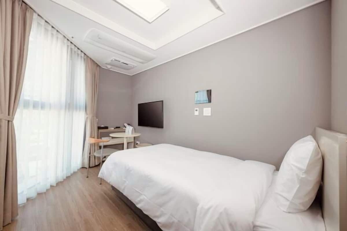 2 Schlafzimmer, Daunenbettdecken, Zimmersafe, Verdunkelungsvorhänge