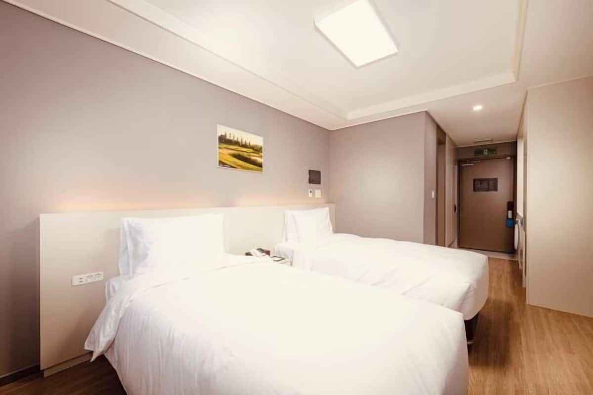 2 Schlafzimmer, Daunenbettdecken, Zimmersafe, Verdunkelungsvorhänge