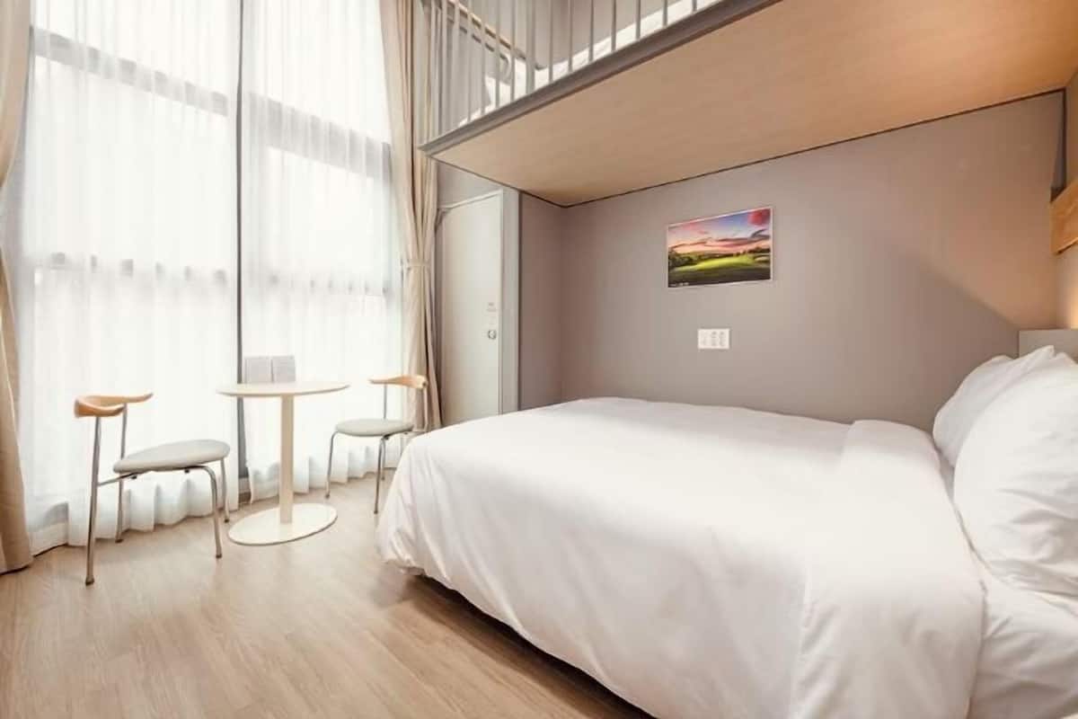 2 Schlafzimmer, Daunenbettdecken, Zimmersafe, Verdunkelungsvorhänge
