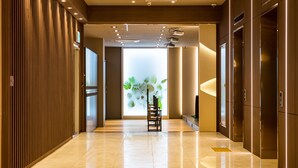 Indoor golf driving range - Sollago Myeongdong Hotel & Residence (Seoul)