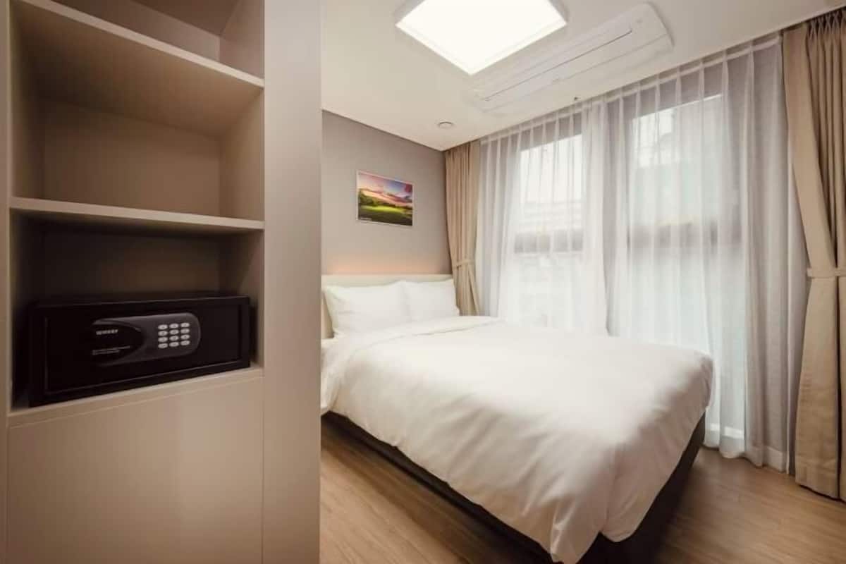 2 Schlafzimmer, Daunenbettdecken, Zimmersafe, Verdunkelungsvorhänge
