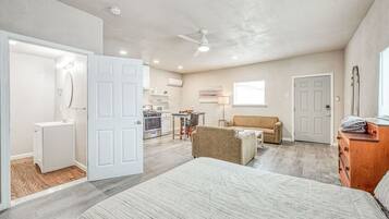 Bureau, fer et planche Ă repasser, Wi-Fi