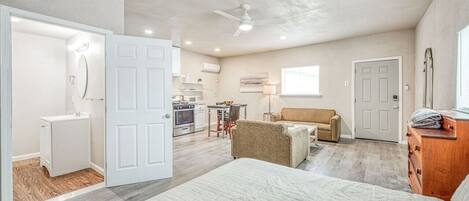 Skrivebord, strygejern/strygebræt, Wi-Fi