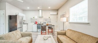 Pet-Friendly Studio with Quick Freeway Access