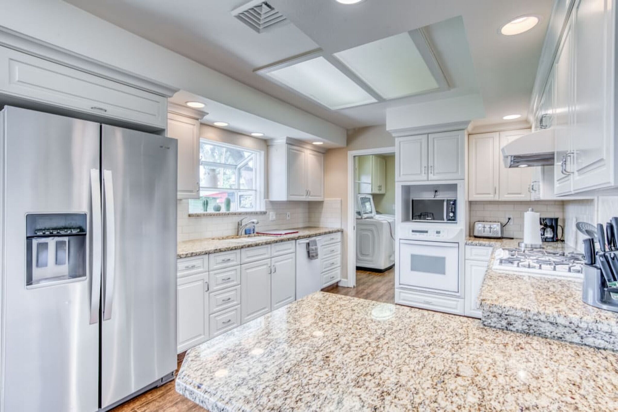 Kjøleskap og papirhåndklær