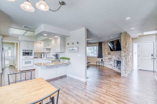 Retro Vibes, Gazebo, Pet-Friendly Escape!