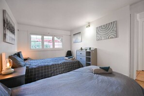 3 عدّة غرف نوم ومكواة/لوح كي وواي فاي وملاءات أسرّة