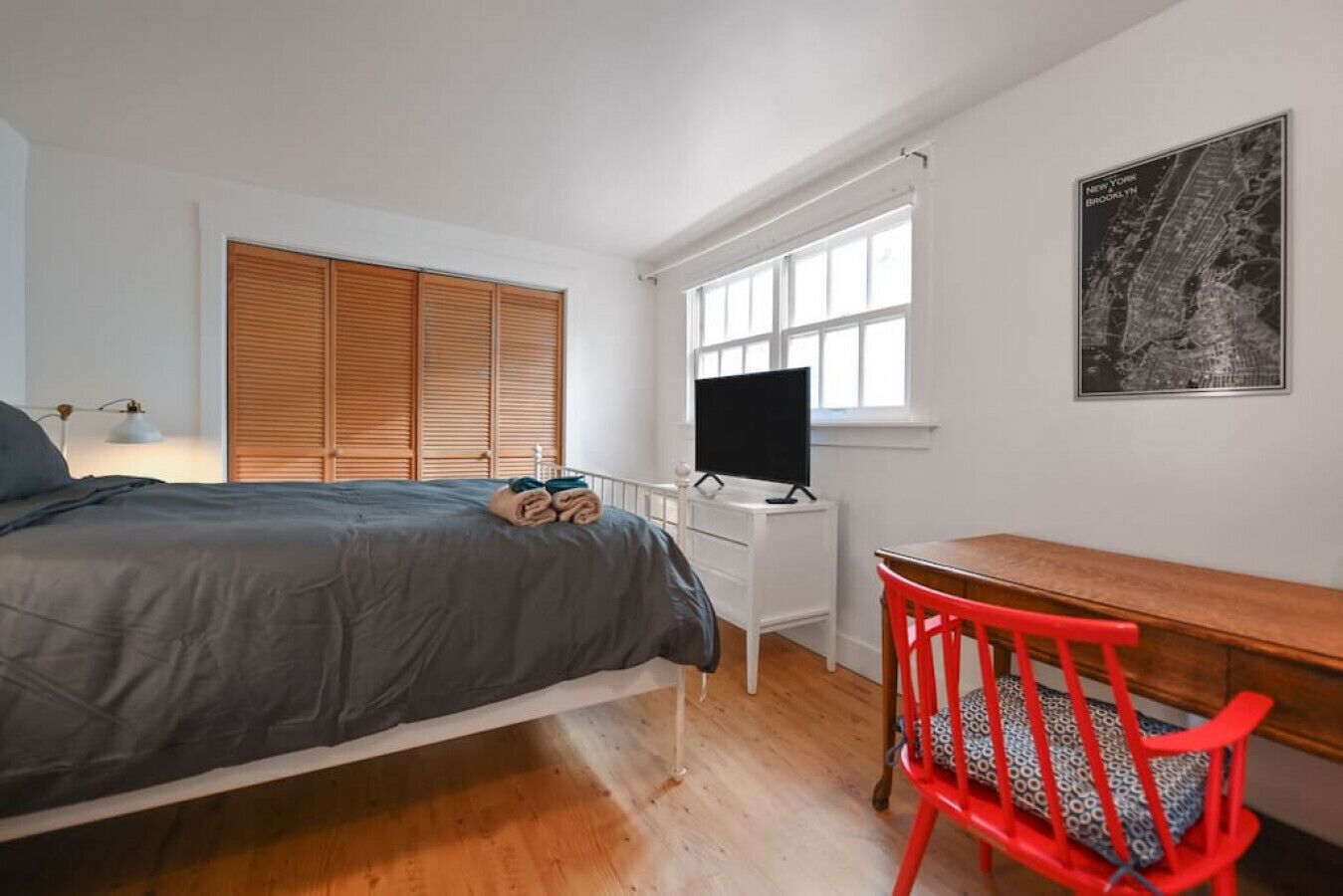 3 bedrooms, iron/ironing board, WiFi, bed sheets