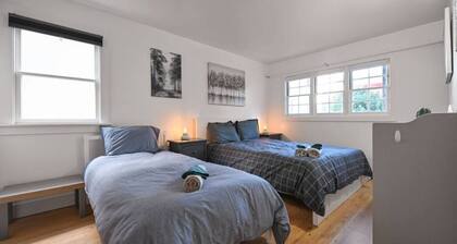 Pet Lovers` Haven Near UCB & Subway