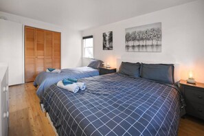 3 bedrooms, iron/ironing board, WiFi, bed sheets
