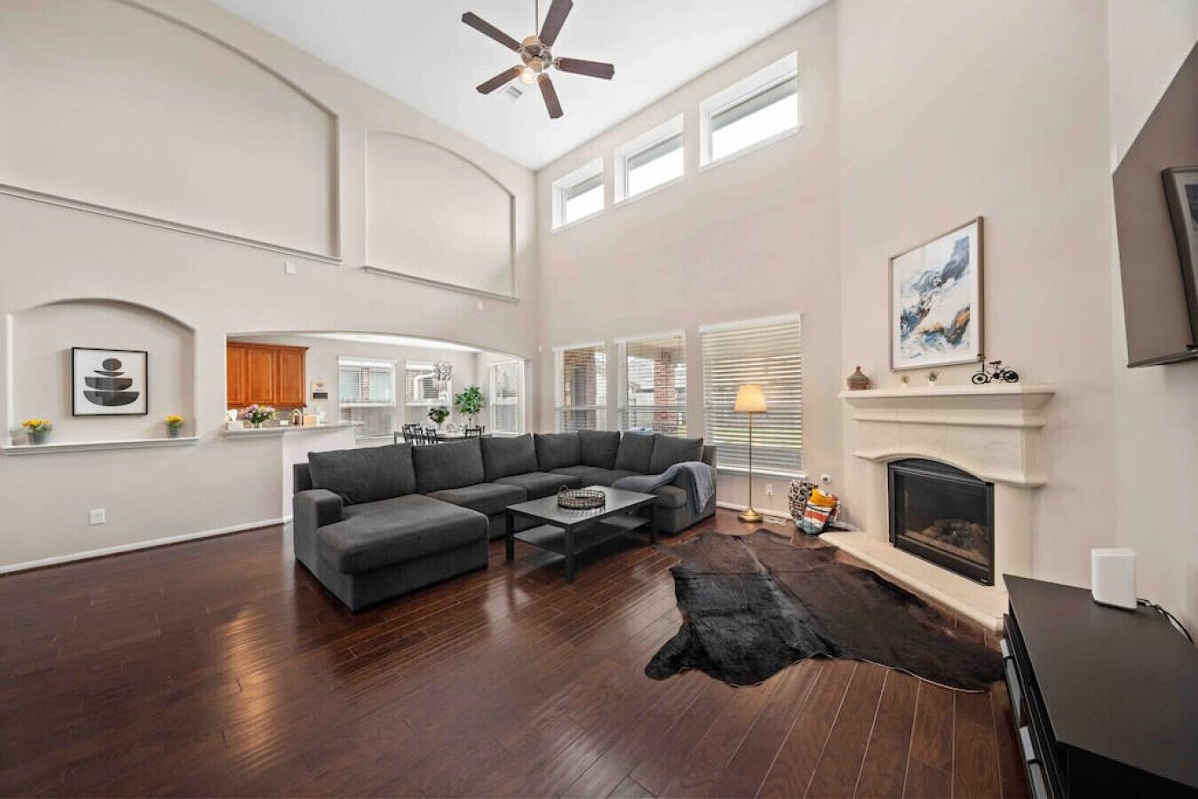 電視、壁爐、電子遊戲