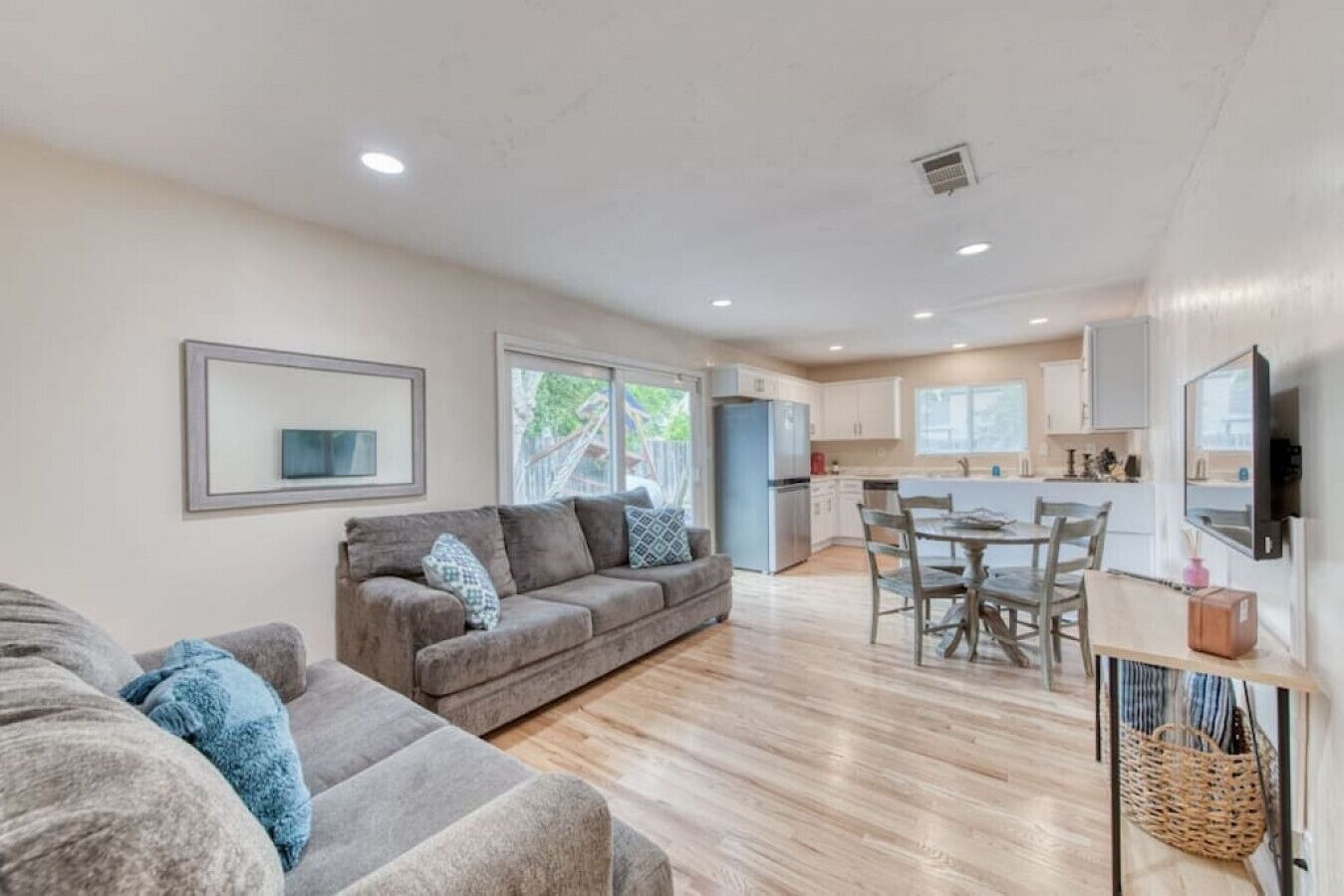 841 Cortland Studio B · The Happy Hideaway 1BR Unit