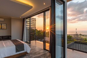 Luxury Villa, 5 Bedrooms, Private Pool, Ocean View | 5 bedrooms, desk, bed sheets - Villa Lovina Hill Paradise (Banjar)