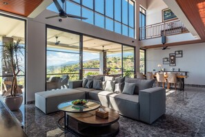 Living area - Villa Lovina Hill Paradise (Banjar)