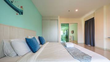 Premium Studio Suite, Balcony, Sea View | Desk, blackout drapes, soundproofing, iron/ironing board