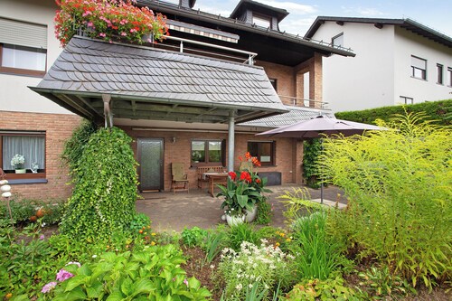 Appartement "Ruhrtalblick" avec vue sur les montagnes, terrasse privée et Wi-Fi