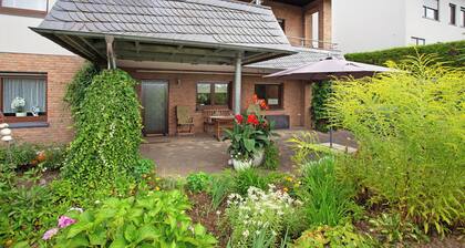 Appartement "Ruhrtalblick" avec vue sur les montagnes, terrasse privée et Wi-Fi