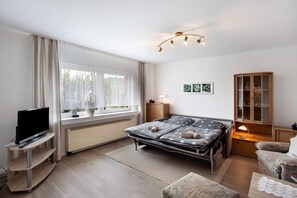 1 bedroom, free WiFi, bed sheets - Vacation apartment 'Ruhrtalblick' with mountain view, private terrace and WLAN (Bestwig)