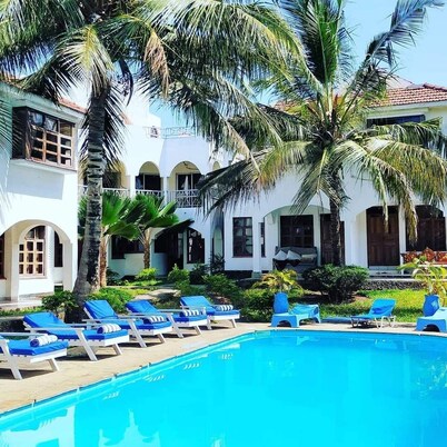 Charming two bedroom villa with WiFi, AC in fantastic Diani