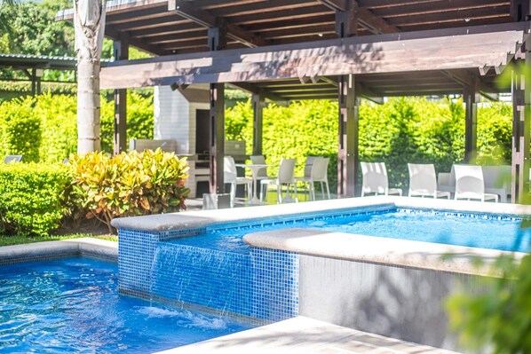 3 bedrooms - Pura Vida Loft - Pool Amenities and Parking (Santa Ana)