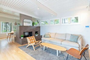 Fernseher, Kamin, Arbeitsbereiche