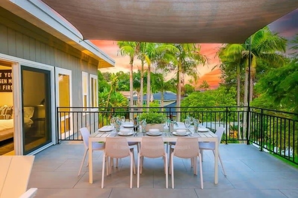 Outdoor dining