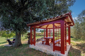 Family Villa, Multiple Bedrooms (Pool Villa Divina) | Outdoor dining - Pool Villa Divina (Liznjan)