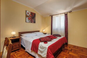 4 Schlafzimmer, laptopgeeigneter Arbeitsplatz, Bügeleisen/Bügelbrett