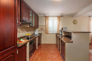 Family Villa, Multiple Bedrooms (Pool Villa Divina) | Private kitchen - Pool Villa Divina (Liznjan)