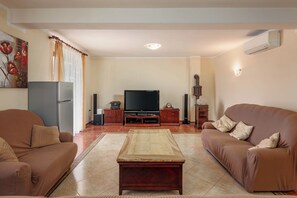 Video-game console - Pool Villa Divina (Liznjan)