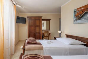 4 bedrooms, laptop workspace, iron/ironing board, free WiFi - Pool Villa Divina (Liznjan)