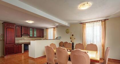 Pool Villa Divina