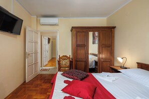 4 bedrooms, laptop workspace, iron/ironing board, free WiFi - Pool Villa Divina (Liznjan)