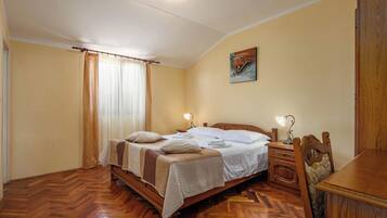 4 Schlafzimmer, laptopgeeigneter Arbeitsplatz, Bügeleisen/Bügelbrett