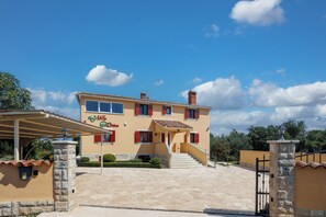 Exterior - Pool Villa Divina (Liznjan)